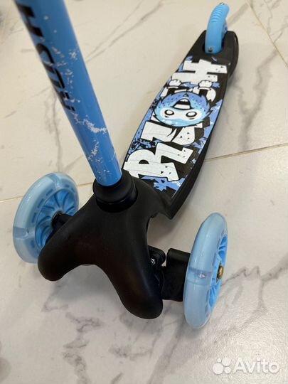 Самокат детский трехколесный новый