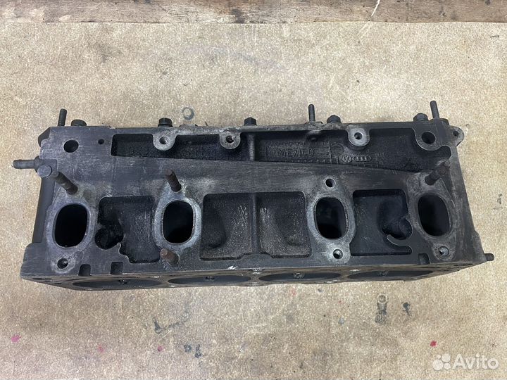 Головка блока цилиндров Volksvagen. Skoda 1.6 8V
