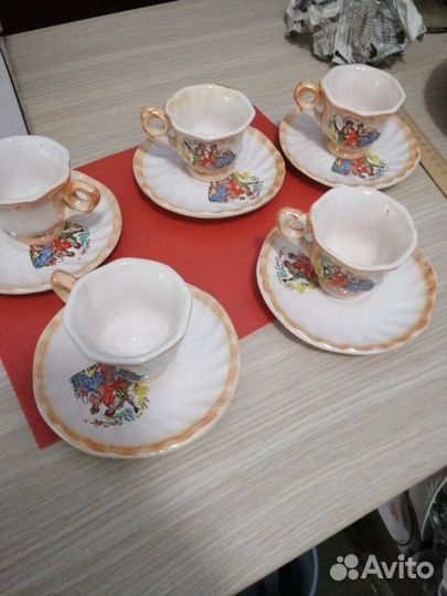 Кофейные пары с блюдцами