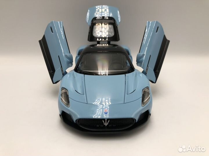 Модель автомобиля Maserati MC20 1:24 металл