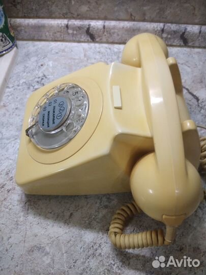 Телефон ретро