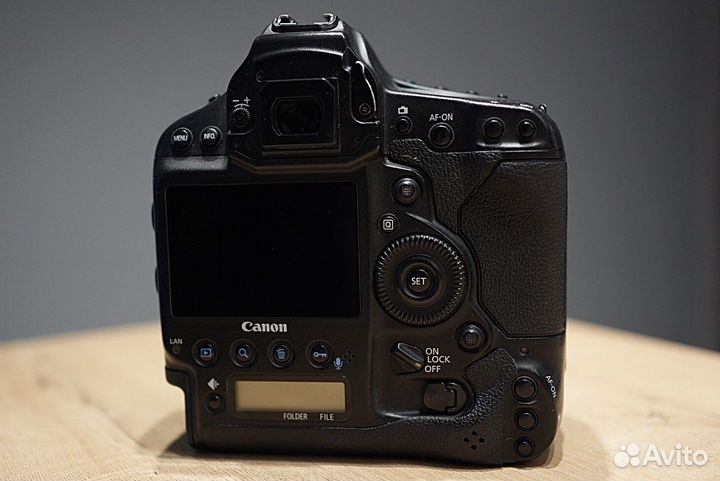 Зеркальный фотоаппарат Canon 1dx