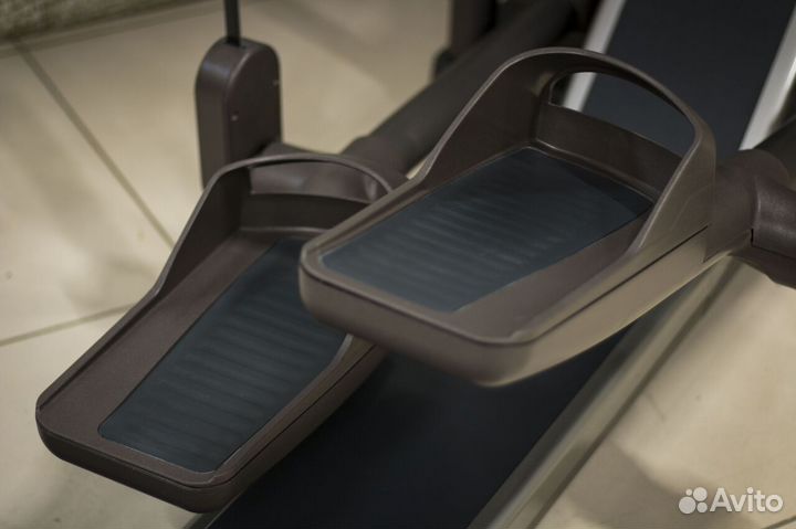 Эллиптический тренажер Technogym Vario Artis