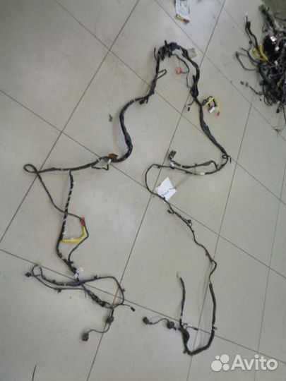 Проводка двери багажника Mitsubishi Pajero, Monte