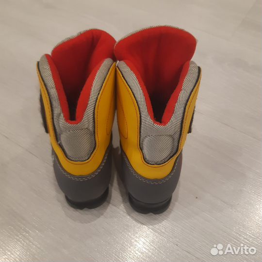 Лыжные ботинки