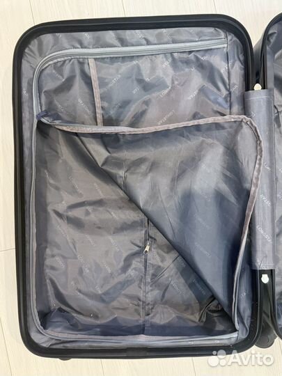 Чемодан на колесах М