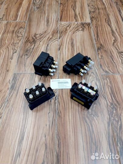 Блок клапанов пневмоподвески Volkswagen