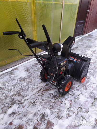 Продам снегоуборочник марки 