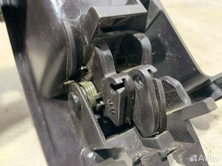 Ручка открывания багажника Toyota Vista SV32 3S-FE