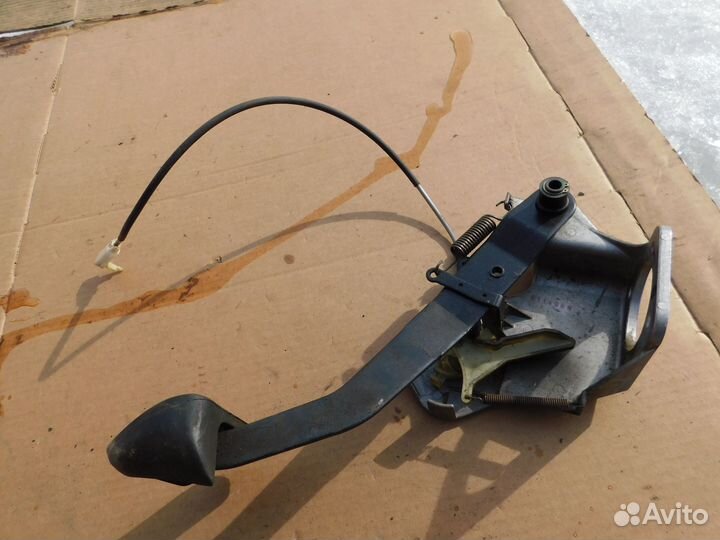 Педаль тормоза