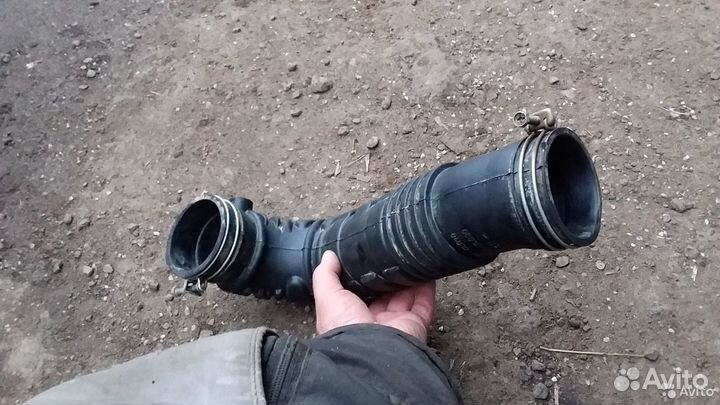 Патрубок воздушного фильтра Toyota Hilux Fortuner