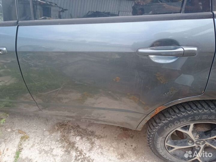 Дверь левая Mitsubishi Outlander