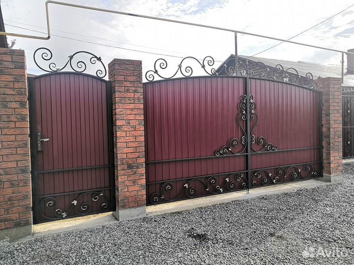 Кованые ворота, забор