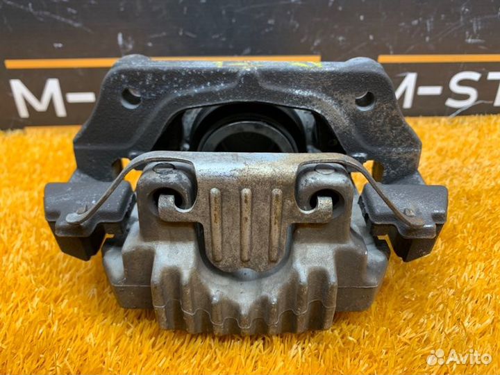 Суппорт передний левый Bmw 3-Series E90 N52B25