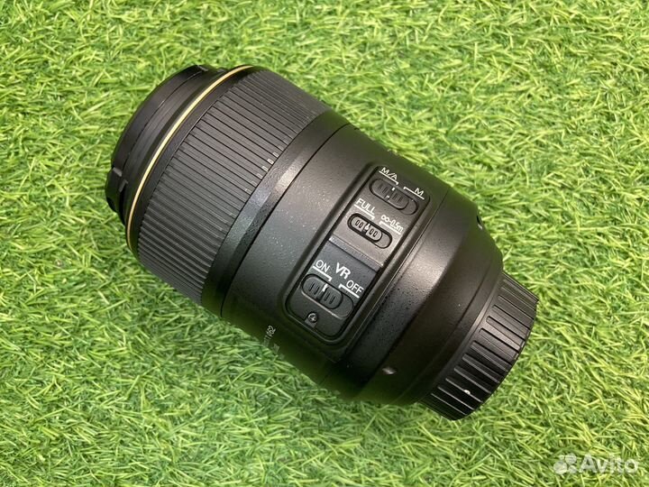 Nikon 105mm 2.8G IF-ED AF-S VR Micro-Nikkor