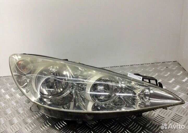 Фара передняя правая