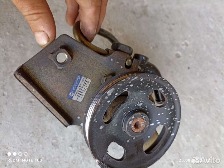 Насос гидроуселителя