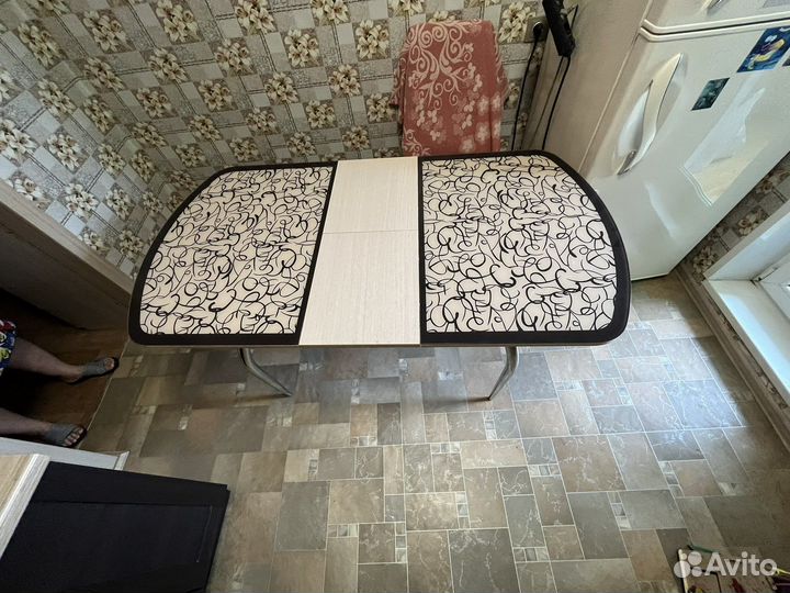 Кухонный стол