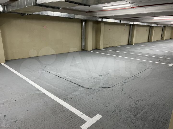 Машиноместо, > 30 м²