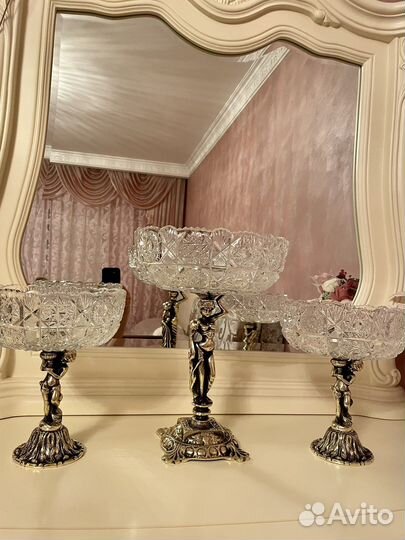 Вазы хрустальные на бронзовой ножке