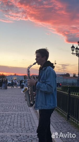 Саксофонист. Живая музыка