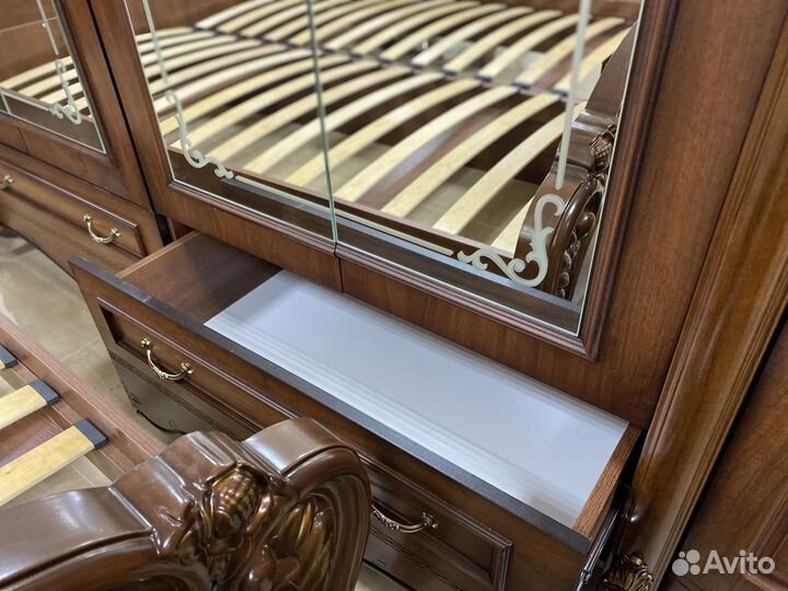 Спальный гарнитур