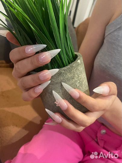 Маникюр наращивание ногтей модель