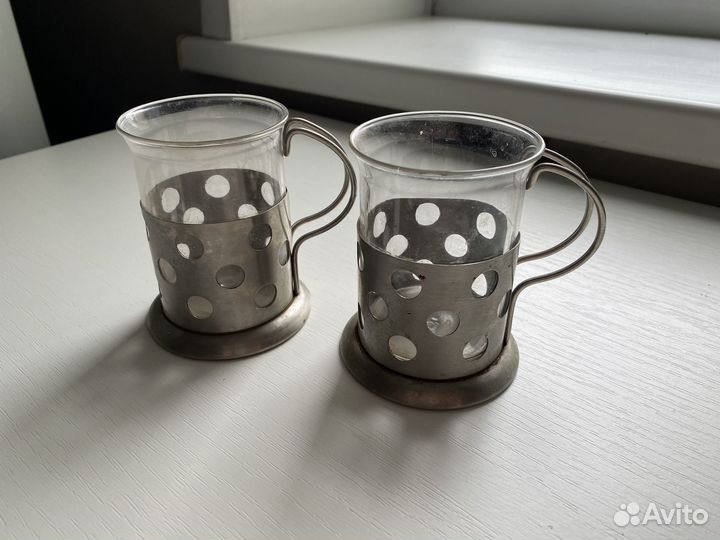 Две кружки с подстаканником