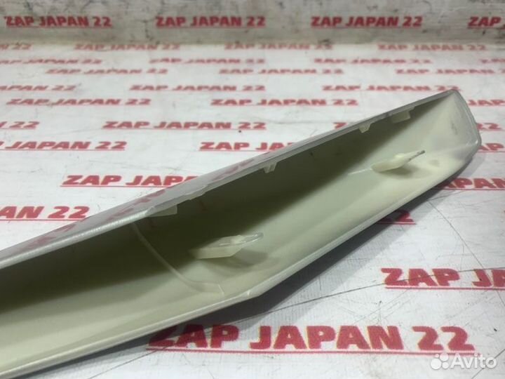 Крышка рейлинга задняя правая Lexus Rx450