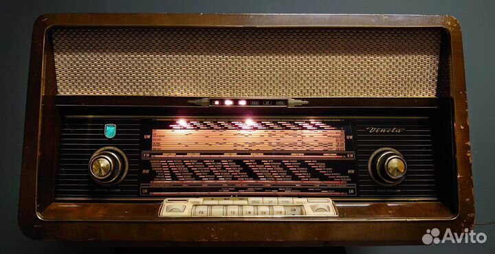 Ламповый приёмник Loewe Vineta с 3D звуком 1957 г