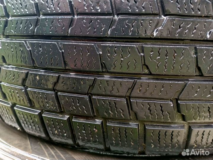 Dunlop Axiom Plus 215/60 R17