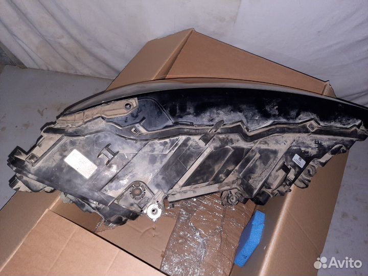 Audi Q7 2 фара левая (скол на стекле)