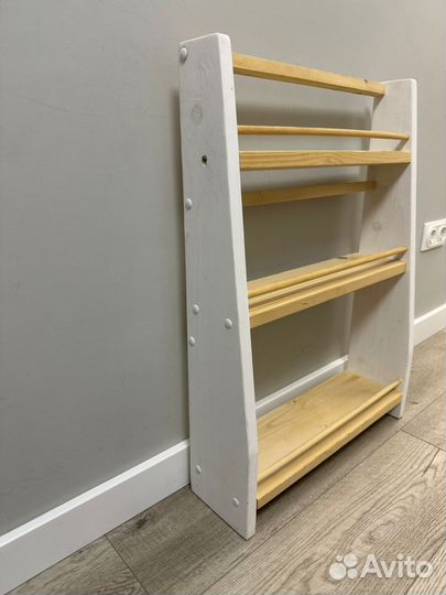 Десткая полочка для книг