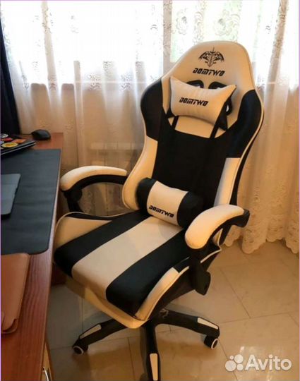 Геймерское кресло массаж и подставка для ног