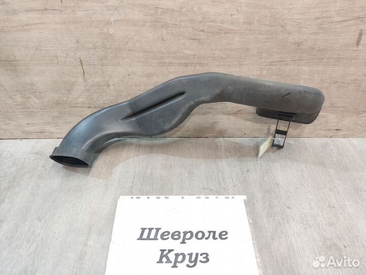 Патрубок воздуховода Chevrolet Cruze, 2010г
