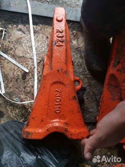 Каронки экскаватора Hitachi EX 1200