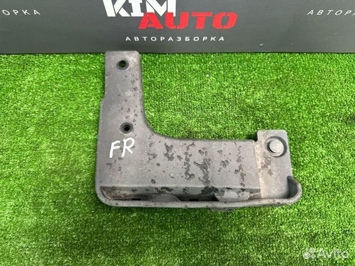 Брызговик передний правый Kia Cerato 4 Bd 2.0 G4NA