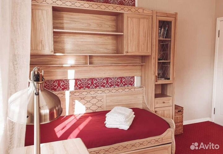 Кровать б/у, шкаф, стол письменный для школьника