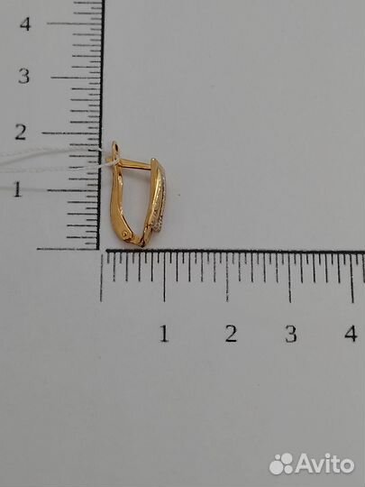 Золотые серьги с камнем