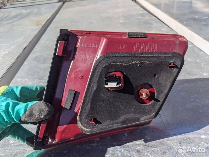 Фонарь крышки багажника левый Mercedes-Benz