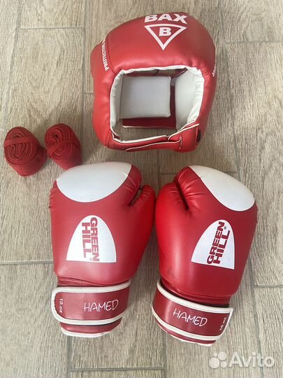 Боксерский комплект: шлем, перчатки