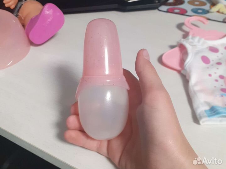 Куклас одеждой и с бутылочкой и горшком