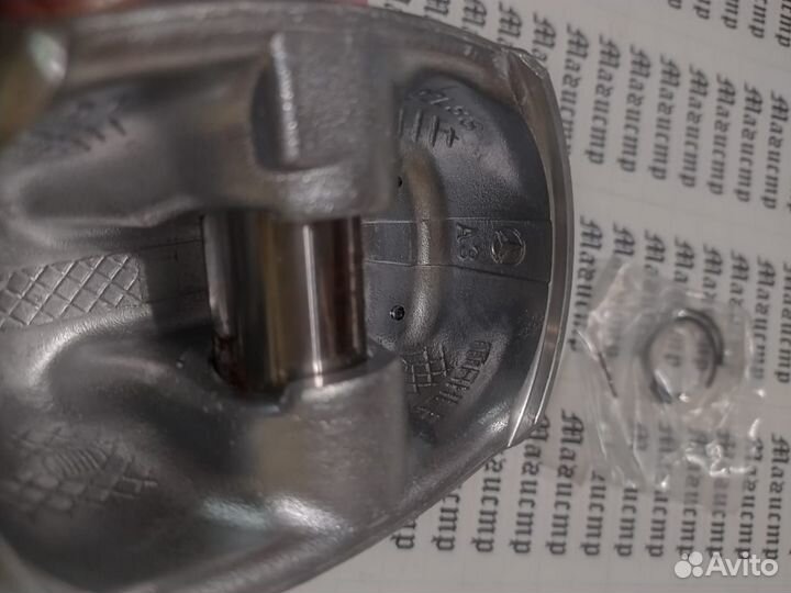 Поршень М272 3.5 mahle комплект новый