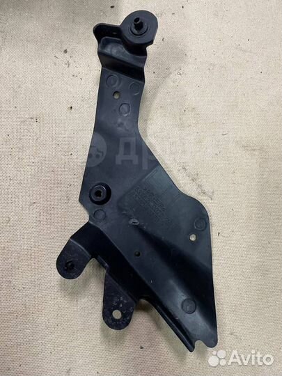 Пыльник (1200км) Toyota Land Cruiser 300 2021г