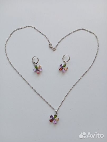 Набор серьги и кулон на цепочке 