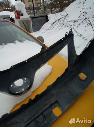 Бампер передний(белый) Toyota corolla e150