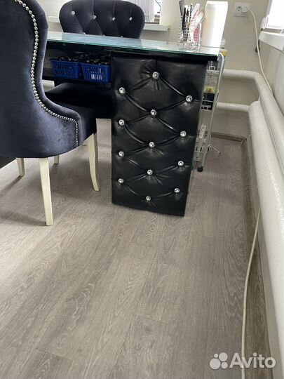 Маникюрный столик