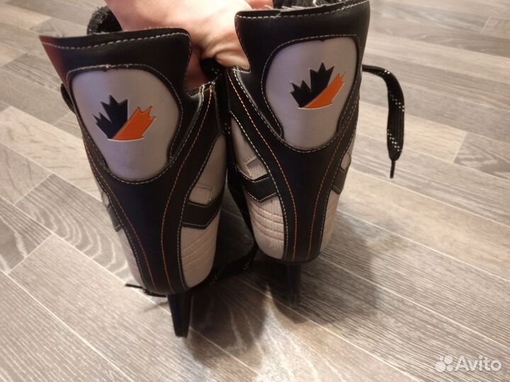 Коньки хоккейные, action