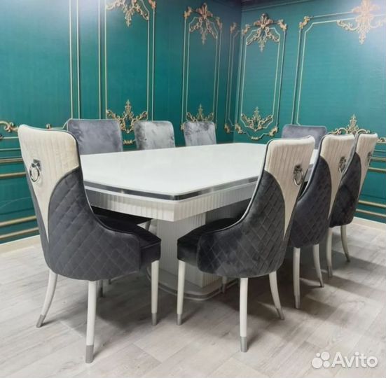 Обеденный стол со стульями