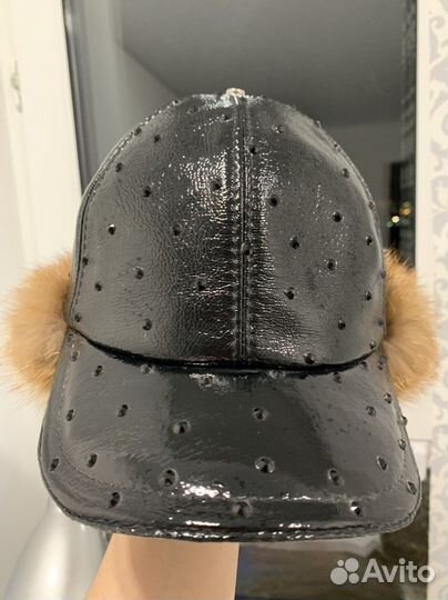 Кепка кожаная женская